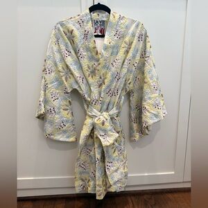 NWT La Vie Style House, Blue & Yellow Floral Short Mini Wrap, OS